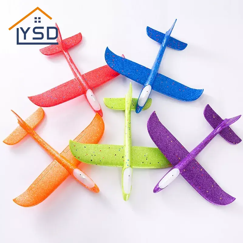 Lys-up hånd-kastende flyvemaskine