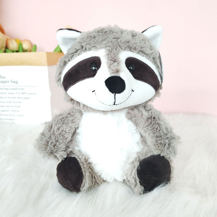 Vaskebjørn plyslegetøj med stor fluffy hale